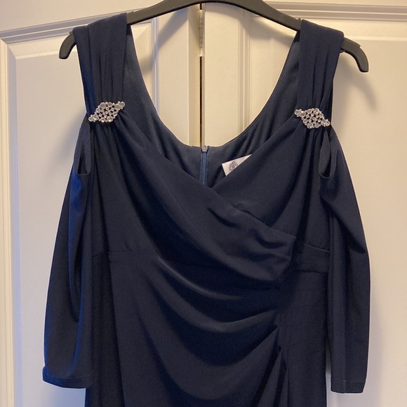 Brand New Elegant Evening dress - Picture 2 of 5